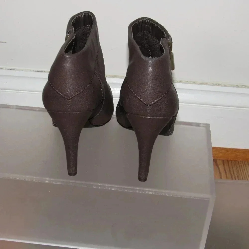 STYLE & CO Brown Ankle Booties Heel Shoes Size 7.5 - Picture 4 of 6